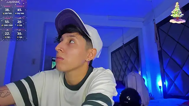 Snapshot of MikeFonsexx chatting on 12/29/24, 12:23 MikeFonsexx online show from 12/29/24, 12:23