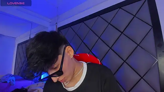 Snapshot of MikeFonsexx chatting on 01/04/25, 07:55 MikeFonsexx online show from 01/04/25, 07:55