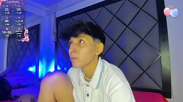 Snapshot of MikeFonsexx chatting on 01/06/25, 07:45 MikeFonsexx online show from 01/06/25, 07:45