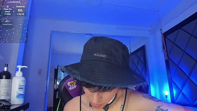 Snapshot of MikeFonsexx chatting on 01/11/25, 12:12 MikeFonsexx online show from 01/11/25, 12:12