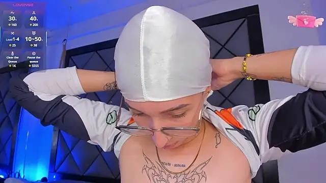 Snapshot of MikeFonsexx chatting on 02/04/25, 03:04 MikeFonsexx online show from 02/04/25, 03:04