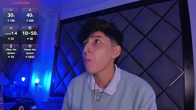 Snapshot of MikeFonsexx chatting on 02/06/25, 01:43 MikeFonsexx online show from 02/06/25, 01:43