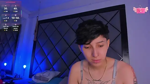 Snapshot of MikeFonsexx chatting on 02/07/25, 12:06 MikeFonsexx online show from 02/07/25, 12:06