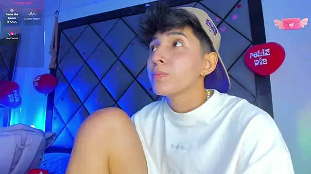 Snapshot of MikeFonsexx chatting on 02/22/25, 10:20 MikeFonsexx online show from 02/22/25, 10:20