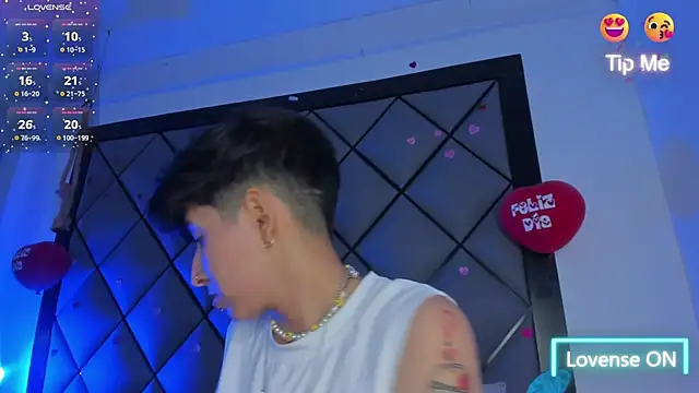 Snapshot of MikeFonsexx chatting on 02/24/25, 06:04 MikeFonsexx online show from 02/24/25, 06:04