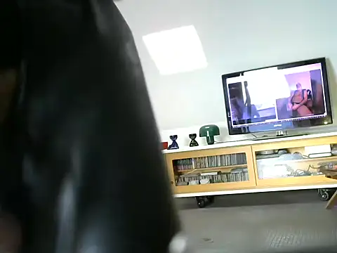 rodrigotof2000 online show from 12/16/25, 10:20