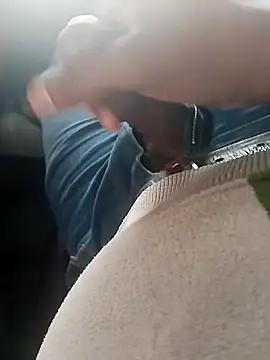 Snapshot of Zakes2222 chatting on 04/21/26, 11:05 Zakes2222 online show from 04/21/26, 11:05