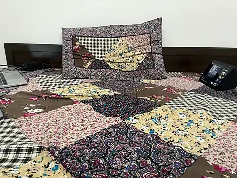 debu46 online show from 10/16/25, 08:21