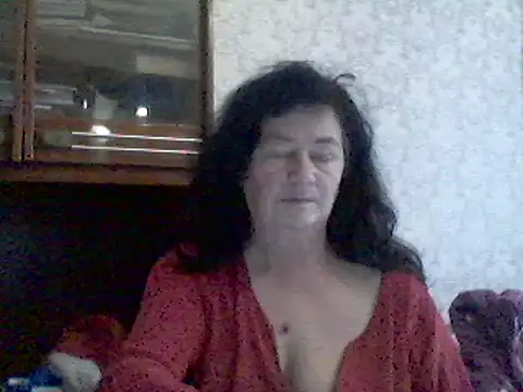 Snapshot of GypsiQueen2 chatting on 02/15/25, 01:16 GypsiQueen2 online show from 02/15/25, 01:16