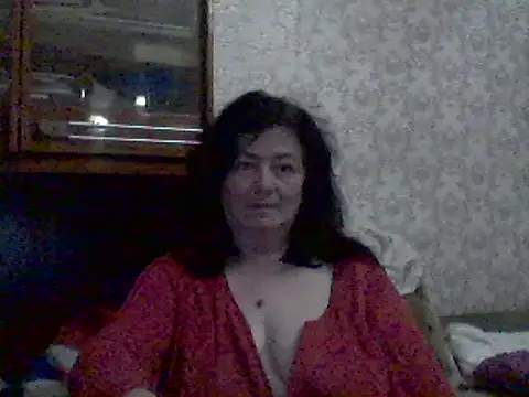 Snapshot of GypsiQueen2 chatting on 02/15/25, 07:39 GypsiQueen2 online show from 02/15/25, 07:39