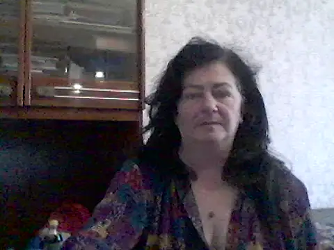 Snapshot of GypsiQueen2 chatting on 02/18/25, 02:06 GypsiQueen2 online show from 02/18/25, 02:06