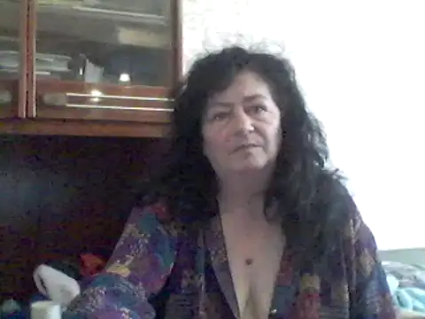 Snapshot of GypsiQueen2 chatting on 02/19/25, 01:17 GypsiQueen2 online show from 02/19/25, 01:17