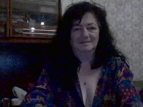 Snapshot of GypsiQueen2 chatting on 02/19/25, 09:03 GypsiQueen2 online show from 02/19/25, 09:03