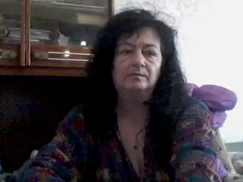 Snapshot of GypsiQueen2 chatting on 02/20/25, 01:30 GypsiQueen2 online show from 02/20/25, 01:30