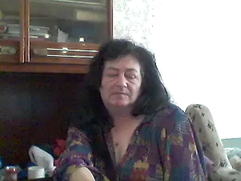 Snapshot of GypsiQueen2 chatting on 02/21/25, 12:39 GypsiQueen2 online show from 02/21/25, 12:39