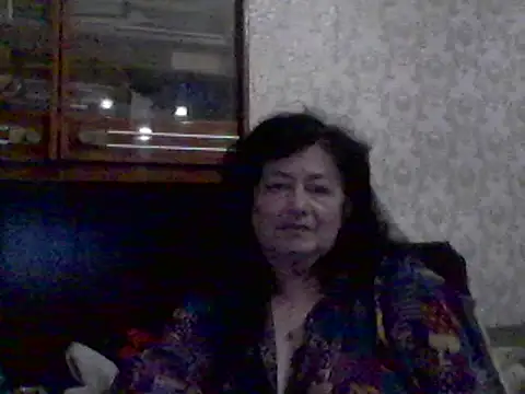 Snapshot of GypsiQueen2 chatting on 02/21/25, 10:04 GypsiQueen2 online show from 02/21/25, 10:04