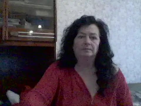 Snapshot of GypsiQueen2 chatting on 03/01/25, 01:18 GypsiQueen2 online show from 03/01/25, 01:18