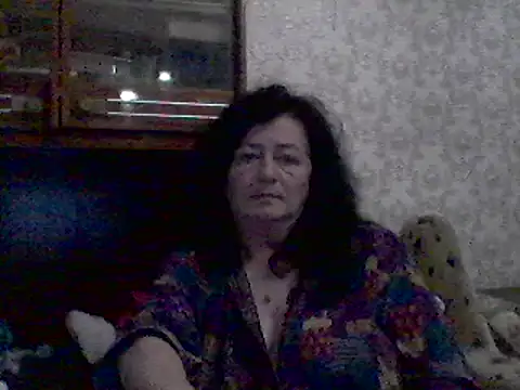 Snapshot of GypsiQueen2 chatting on 03/03/25, 06:55 GypsiQueen2 online show from 03/03/25, 06:55