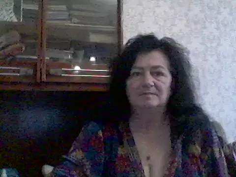 Snapshot of GypsiQueen2 chatting on 03/04/25, 12:12 GypsiQueen2 online show from 03/04/25, 12:12