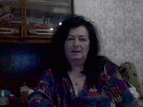 Snapshot of GypsiQueen2 chatting on 03/04/25, 04:52 GypsiQueen2 online show from 03/04/25, 04:52