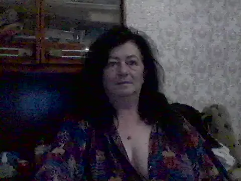 Snapshot of GypsiQueen2 chatting on 03/04/25, 08:27 GypsiQueen2 online show from 03/04/25, 08:27
