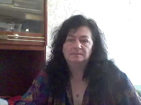 Snapshot of GypsiQueen2 chatting on 03/05/25, 12:22 GypsiQueen2 online show from 03/05/25, 12:22