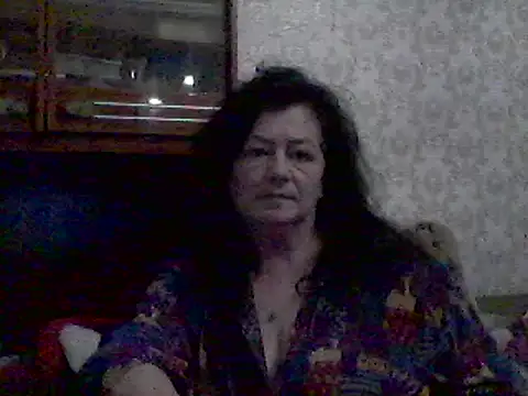 Snapshot of GypsiQueen2 chatting on 03/05/25, 07:17 GypsiQueen2 online show from 03/05/25, 07:17