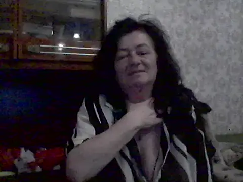 Snapshot of GypsiQueen2 chatting on 03/09/25, 05:17 GypsiQueen2 online show from 03/09/25, 05:17