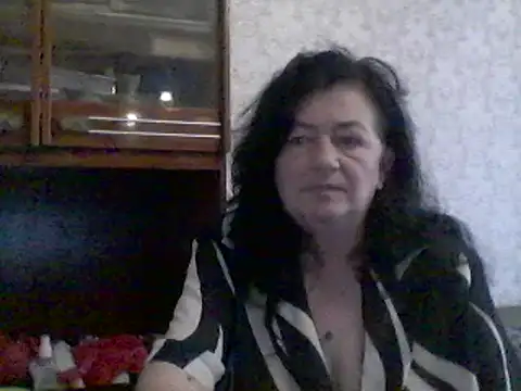 Snapshot of GypsiQueen2 chatting on 03/10/25, 10:26 GypsiQueen2 online show from 03/10/25, 10:26