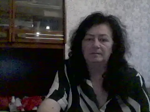Snapshot of GypsiQueen2 chatting on 03/10/25, 01:54 GypsiQueen2 online show from 03/10/25, 01:54
