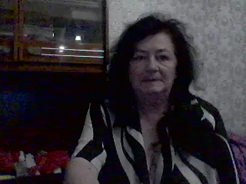 Snapshot of GypsiQueen2 chatting on 03/10/25, 05:18 GypsiQueen2 online show from 03/10/25, 05:18