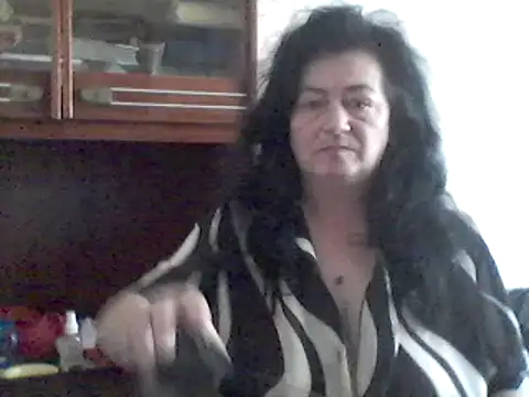 Snapshot of GypsiQueen2 chatting on 03/11/25, 11:23 GypsiQueen2 online show from 03/11/25, 11:23