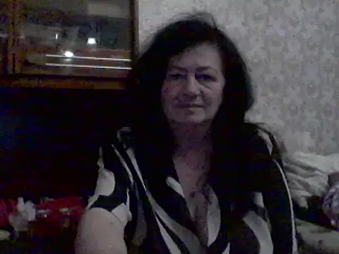 Snapshot of GypsiQueen2 chatting on 03/11/25, 04:51 GypsiQueen2 online show from 03/11/25, 04:51