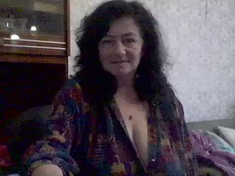 Snapshot of GypsiQueen2 chatting on 03/16/25, 02:11 GypsiQueen2 online show from 03/16/25, 02:11