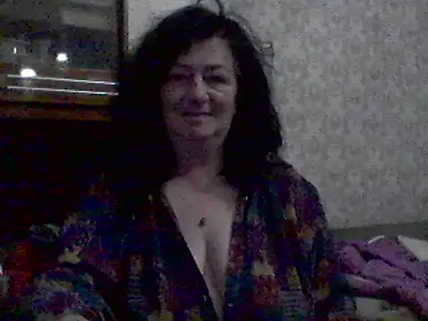 Snapshot of GypsiQueen2 chatting on 03/16/25, 08:21 GypsiQueen2 online show from 03/16/25, 08:21
