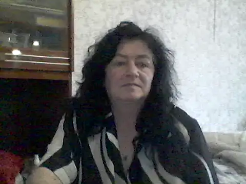Snapshot of GypsiQueen2 chatting on 03/17/25, 01:29 GypsiQueen2 online show from 03/17/25, 01:29