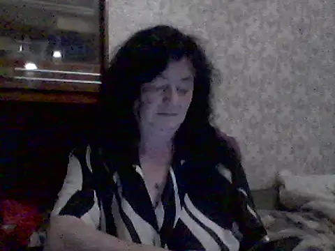 Snapshot of GypsiQueen2 chatting on 03/17/25, 05:05 GypsiQueen2 online show from 03/17/25, 05:05