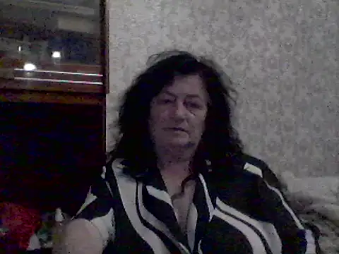 Snapshot of GypsiQueen2 chatting on 03/17/25, 08:09 GypsiQueen2 online show from 03/17/25, 08:09