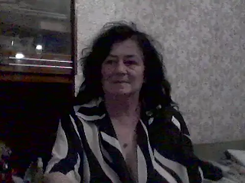 Snapshot of GypsiQueen2 chatting on 03/18/25, 06:15 GypsiQueen2 online show from 03/18/25, 06:15