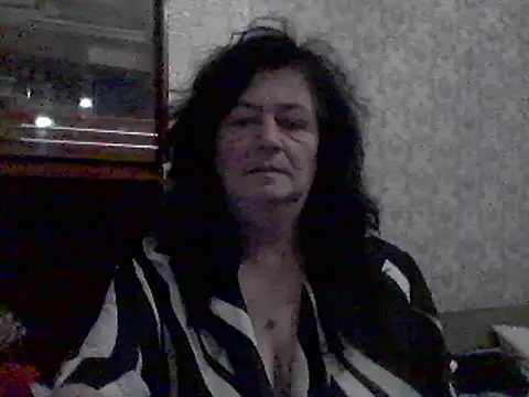 Snapshot of GypsiQueen2 chatting on 03/18/25, 09:21 GypsiQueen2 online show from 03/18/25, 09:21