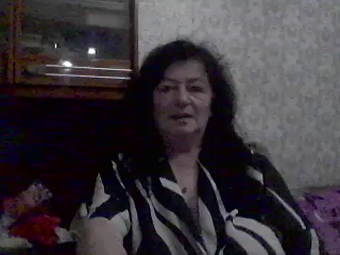 Snapshot of GypsiQueen2 chatting on 03/19/25, 05:39 GypsiQueen2 online show from 03/19/25, 05:39