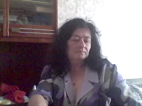 Snapshot of GypsiQueen2 chatting on 03/20/25, 12:43 GypsiQueen2 online show from 03/20/25, 12:43