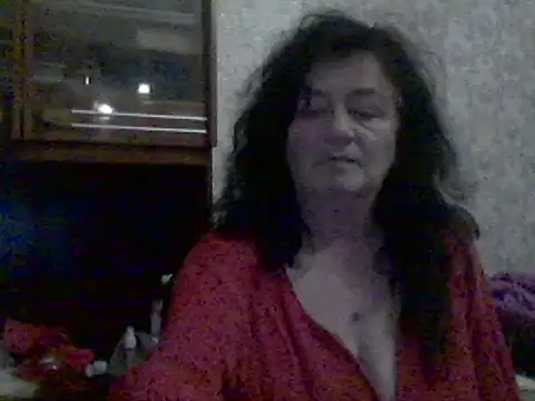 Snapshot of GypsiQueen2 chatting on 03/21/25, 06:18 GypsiQueen2 online show from 03/21/25, 06:18
