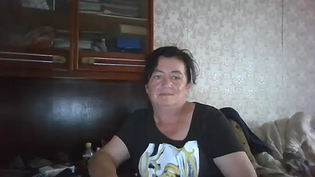 Snapshot of GypsiQueen2 chatting on 09/10/25, 09:53 GypsiQueen2 online show from 09/10/25, 09:53