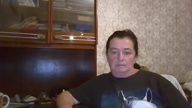 Snapshot of GypsiQueen2 chatting on 09/11/25, 07:03 GypsiQueen2 online show from 09/11/25, 07:03