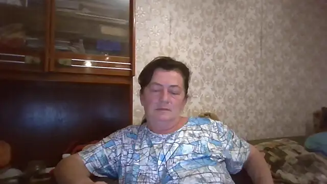 Snapshot of GypsiQueen2 chatting on 09/14/25, 07:13 GypsiQueen2 online show from 09/14/25, 07:13