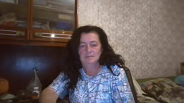 Snapshot of GypsiQueen2 chatting on 09/15/25, 07:36 GypsiQueen2 online show from 09/15/25, 07:36