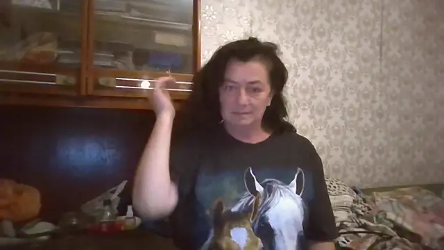 Snapshot of GypsiQueen2 chatting on 09/16/25, 07:15 GypsiQueen2 online show from 09/16/25, 07:15