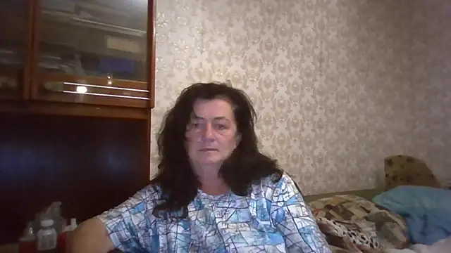 Snapshot of GypsiQueen2 chatting on 09/17/25, 07:59 GypsiQueen2 online show from 09/17/25, 07:59