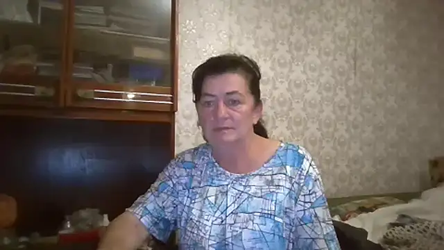 Snapshot of GypsiQueen2 chatting on 09/19/25, 06:52 GypsiQueen2 online show from 09/19/25, 06:52